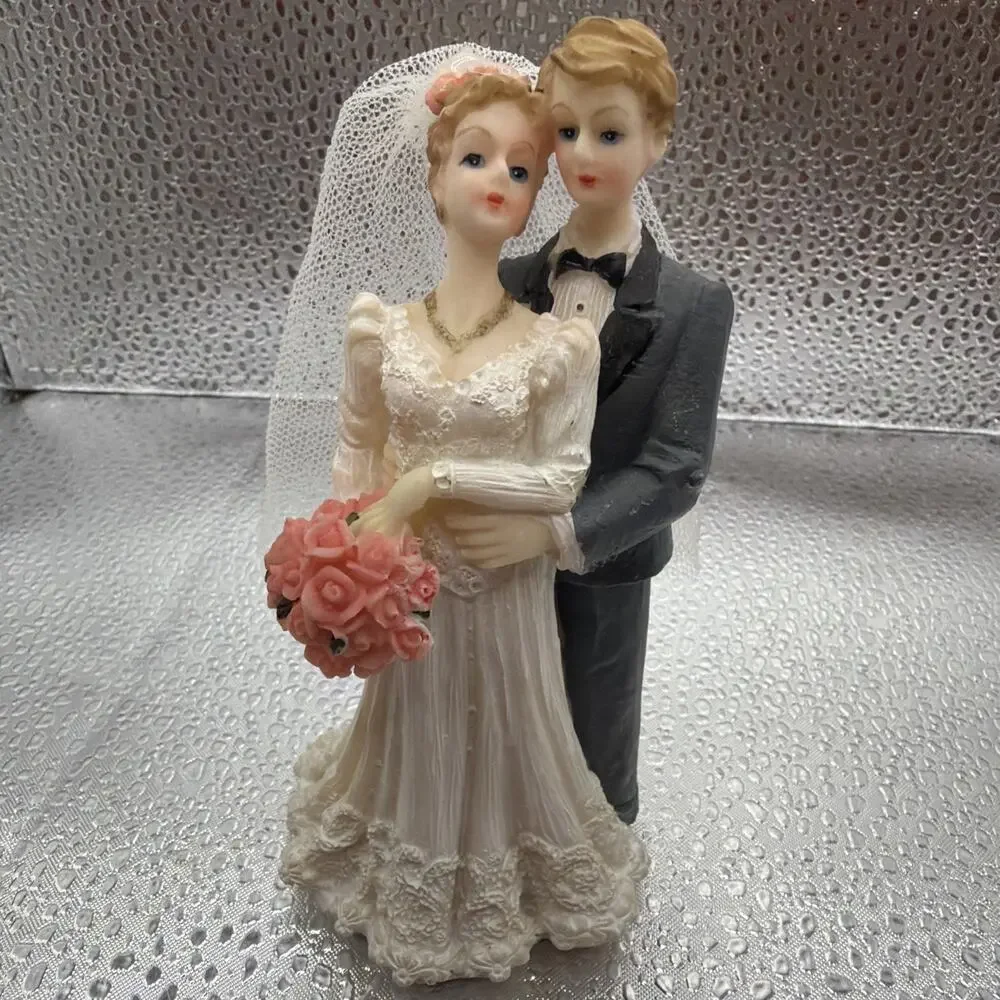 Wedding Cake Topper with Bride and Groom 4.25” Real Fabric Veil